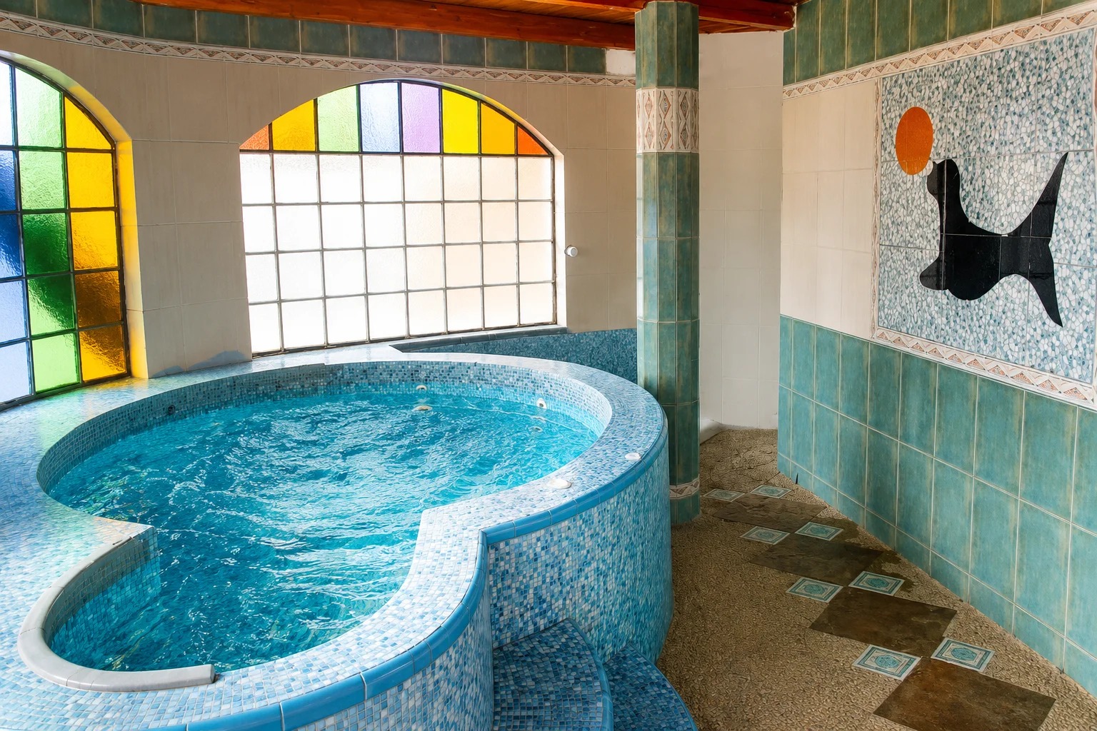 Área de bienestar con jacuzzi en NEV